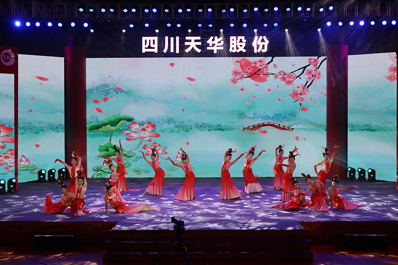 08 舞蹈：宏图锦鲤.jpg